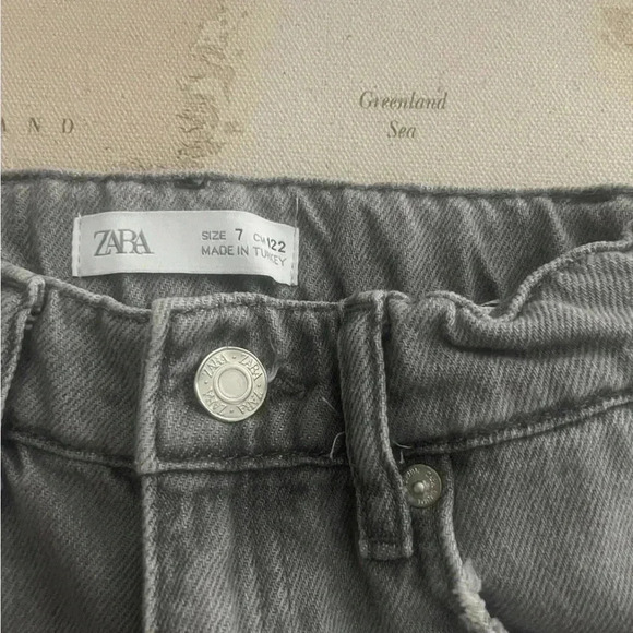 ZARA Wide Leg Gray And Silver Jeans
Size 7 - Picture 4 of 5